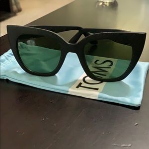 Authentic TOMS Traveler Sydney Sunglasses